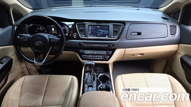 Kia Carnival — interior
