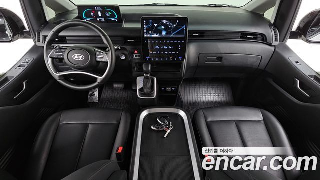Hyundai Staria — interior