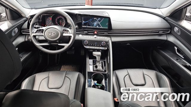Hyundai Avante — interior