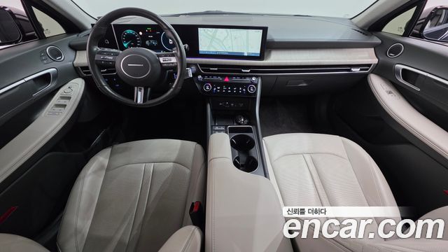 Hyundai Sonata — interior