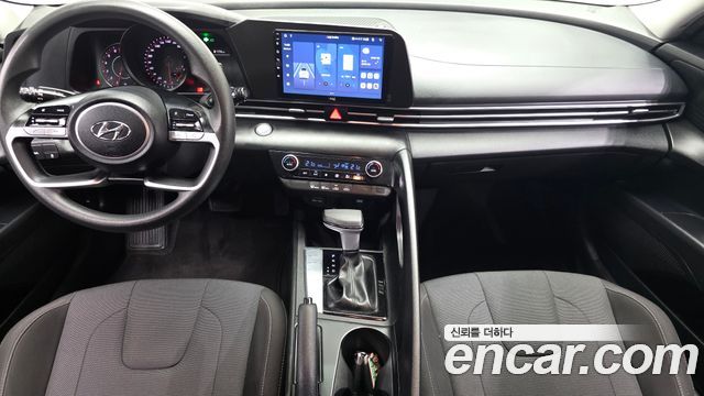 Hyundai Avante — interior
