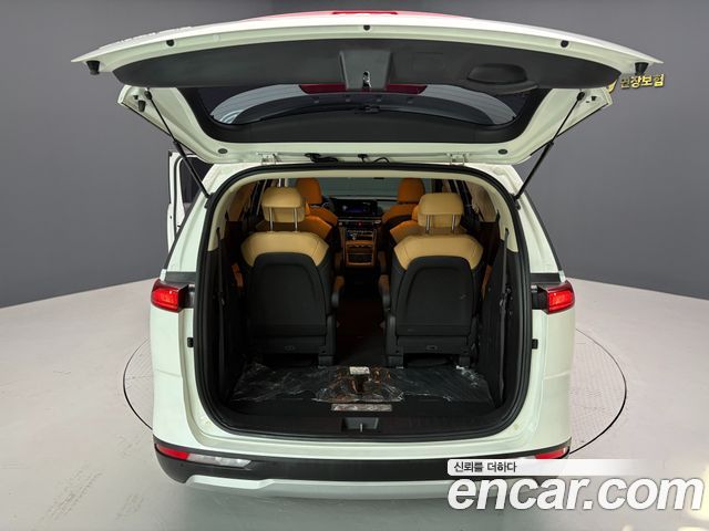 Kia Carnival — interior