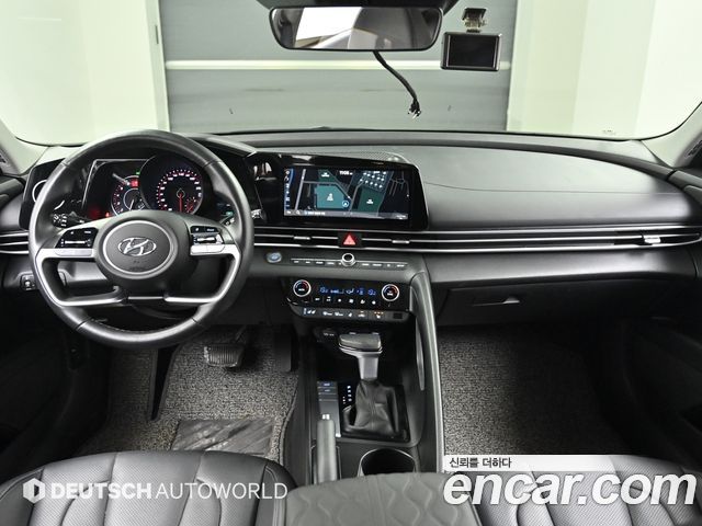 Hyundai Avante — interior