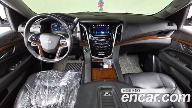 Cadillac Escalade — interior