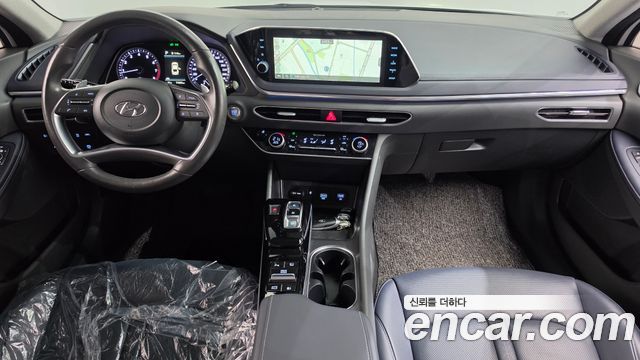 Hyundai Sonata — interior