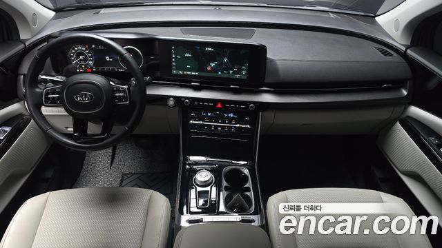 Kia Carnival — interior