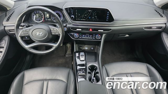 Hyundai Sonata — interior