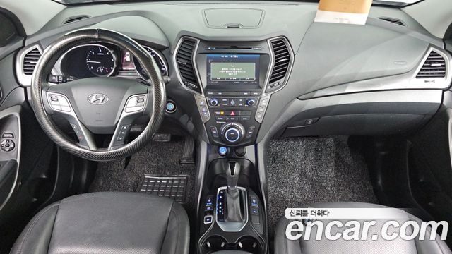 Hyundai Santa Fe — interior