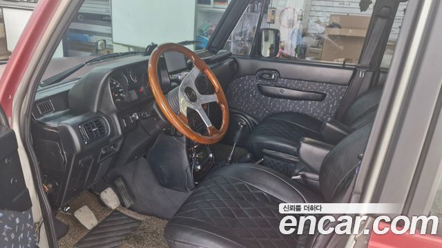 Hyundai Galloper — interior