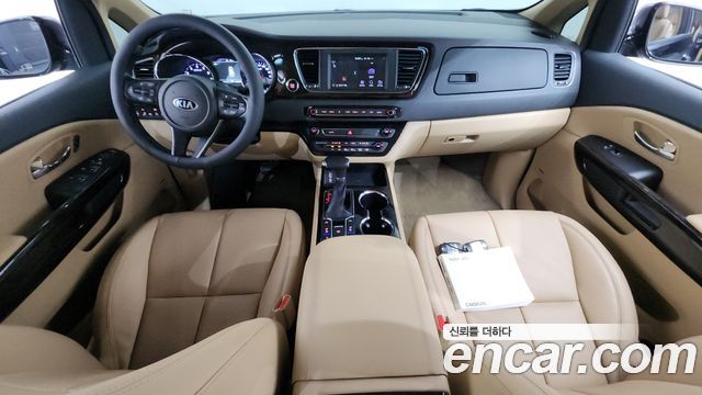Kia Carnival — interior