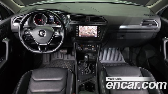 Volkswagen Tiguan — interior
