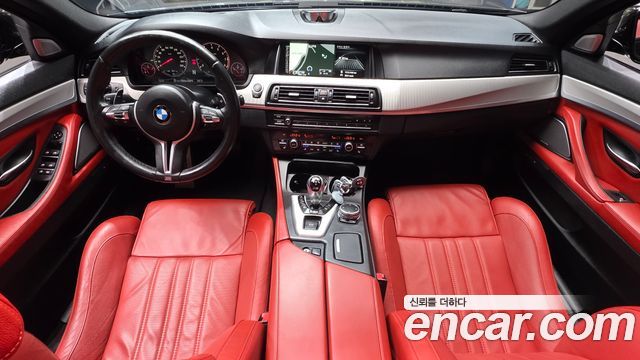 BMW M5 — interior