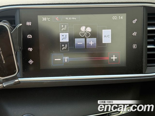 Peugeot 308 — interior