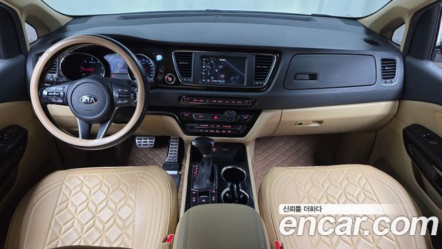 Kia Carnival — interior