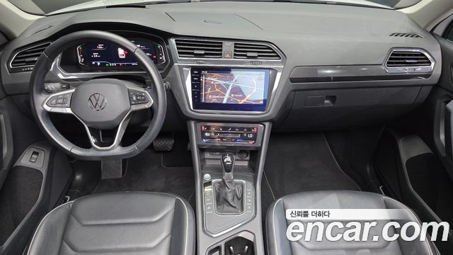 Volkswagen Tiguan — interior