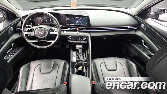 Hyundai Avante — interior