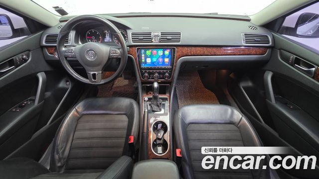 Volkswagen Passat — interior