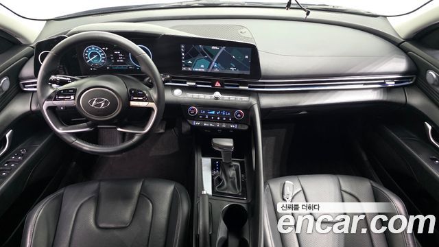 Hyundai Avante — interior