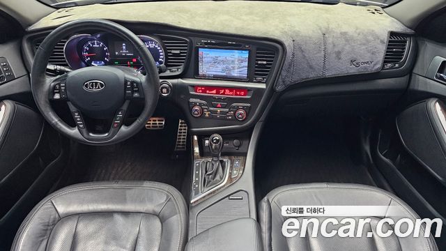 Kia K5 — interior