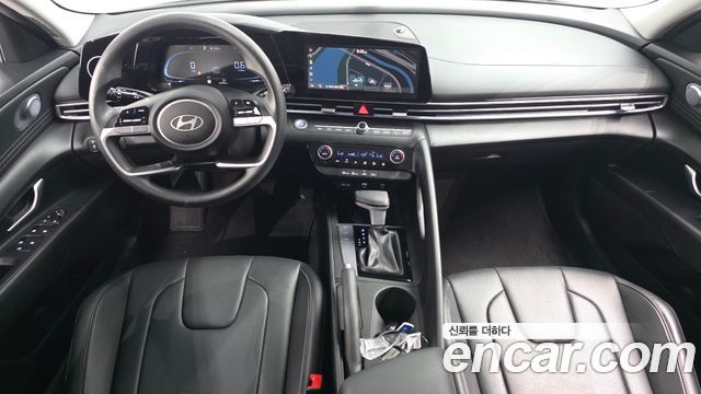 Hyundai Avante — interior