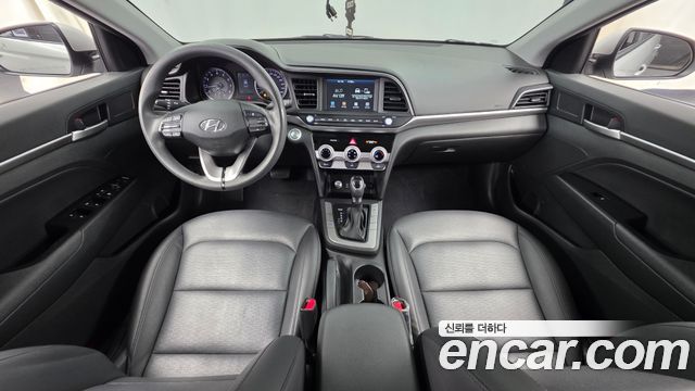 Hyundai Avante — interior