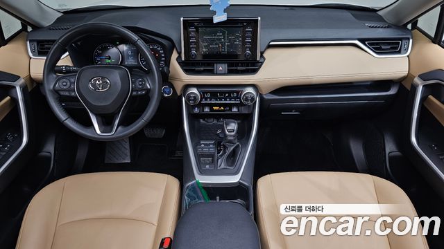 Toyota RAV4 — interior