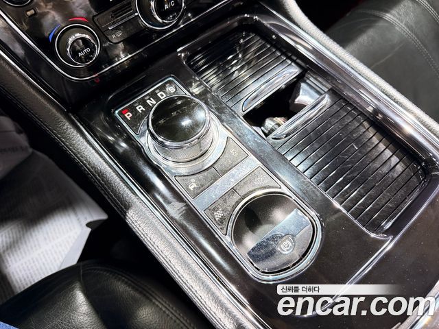 Jaguar XJ — interior