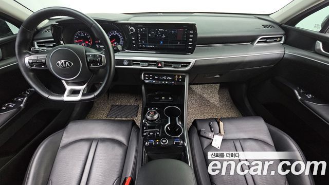Kia K5 — interior