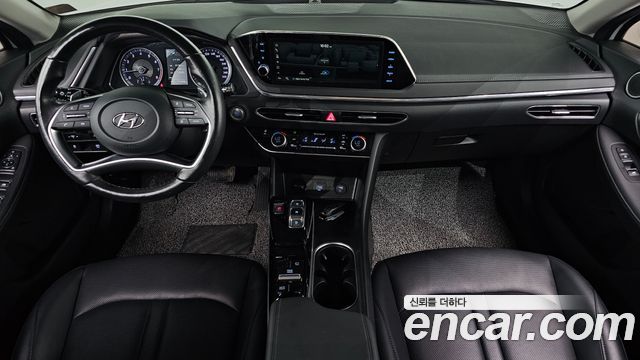 Hyundai Sonata — interior