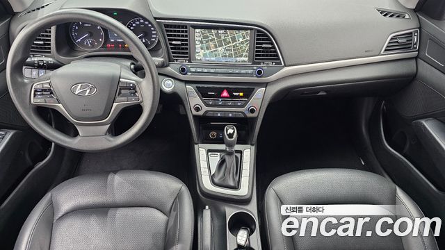 Hyundai Avante — interior