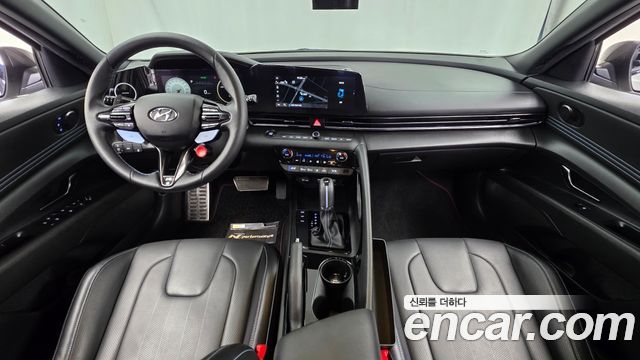 Hyundai Avante — interior