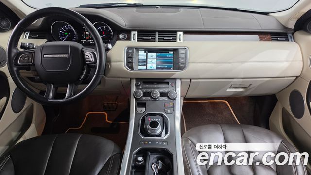 Land Rover Range Rover Evoque — interior