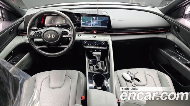 Hyundai Avante — interior