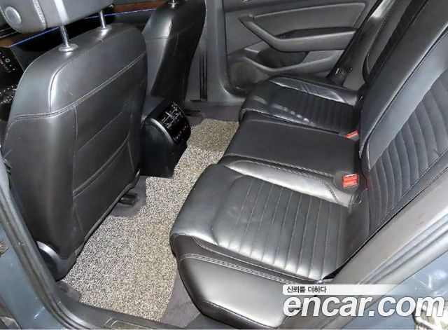 Volkswagen Passat — interior
