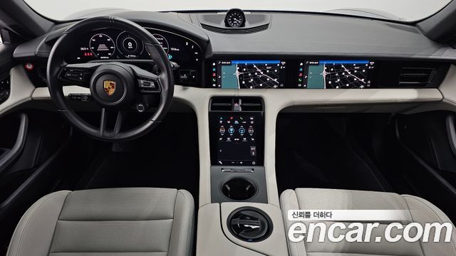 Porsche Taycan — interior