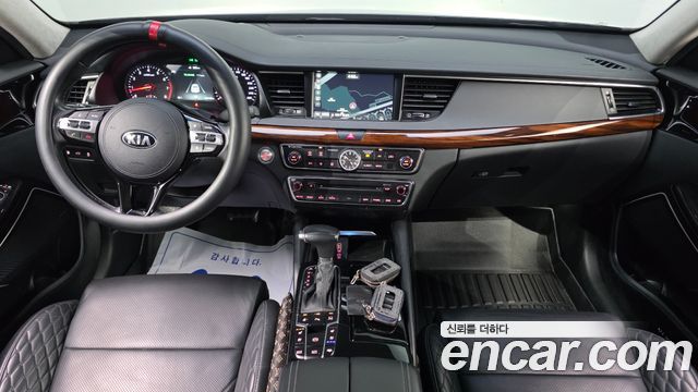Kia K7 — interior