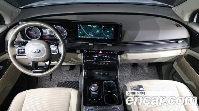 Kia Carnival — interior