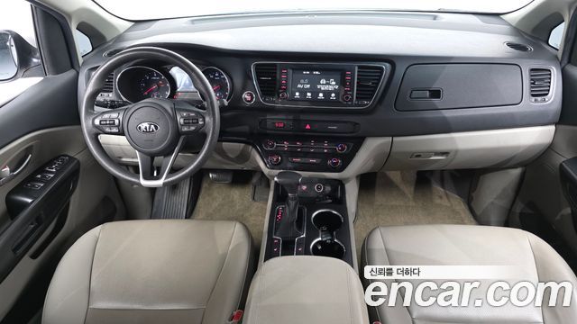 Kia Carnival — interior