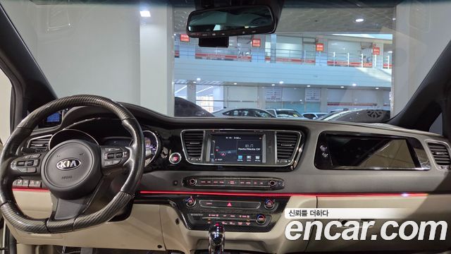 Kia Carnival — interior