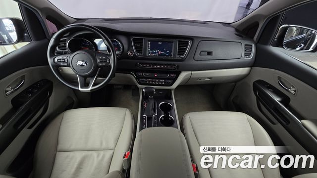 Kia Carnival — interior