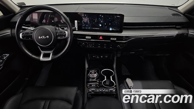 Kia K5 — interior