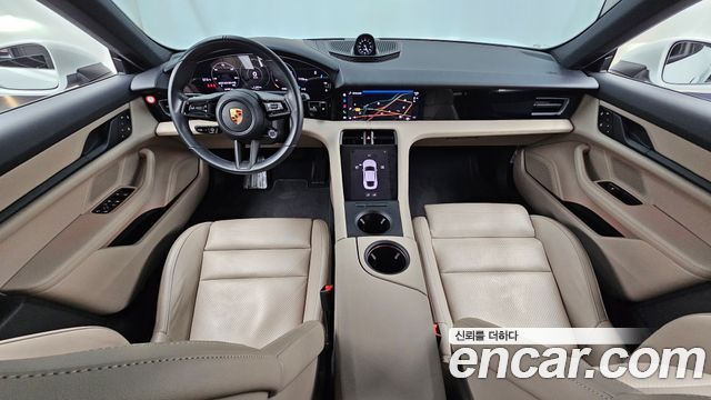 Porsche Taycan — interior