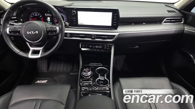 Kia K5 — interior