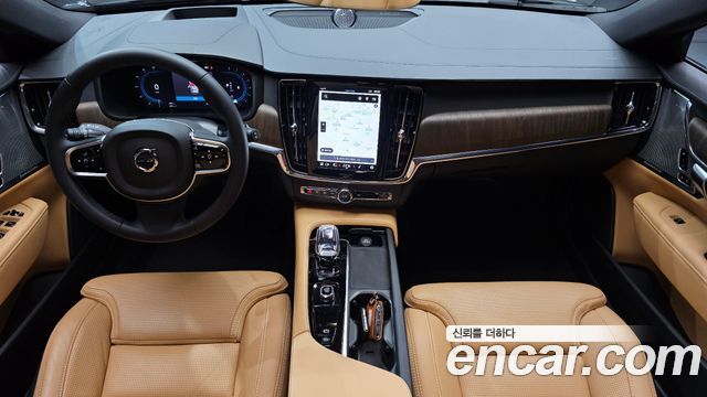 Volvo V90 — interior