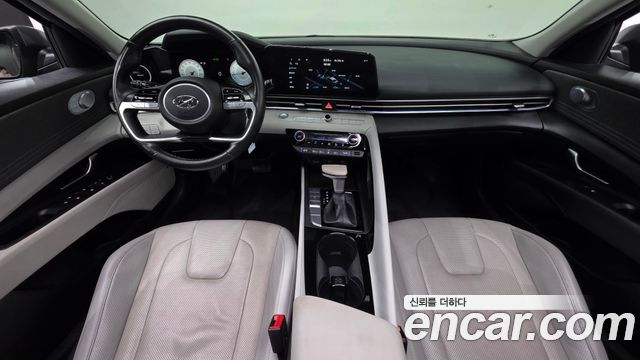 Hyundai Avante — interior