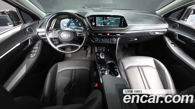 Hyundai Sonata — interior