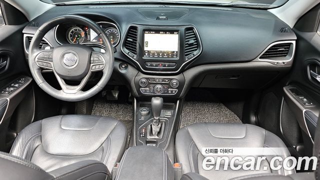 Jeep Cherokee — interior