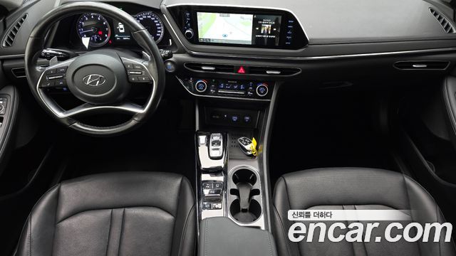 Hyundai Sonata — interior