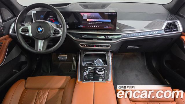 BMW X7 — interior
