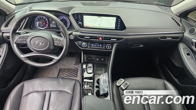 Hyundai Sonata — interior